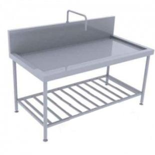 B&agrave;n inox c&oacute; v&ograve;i cấp nước